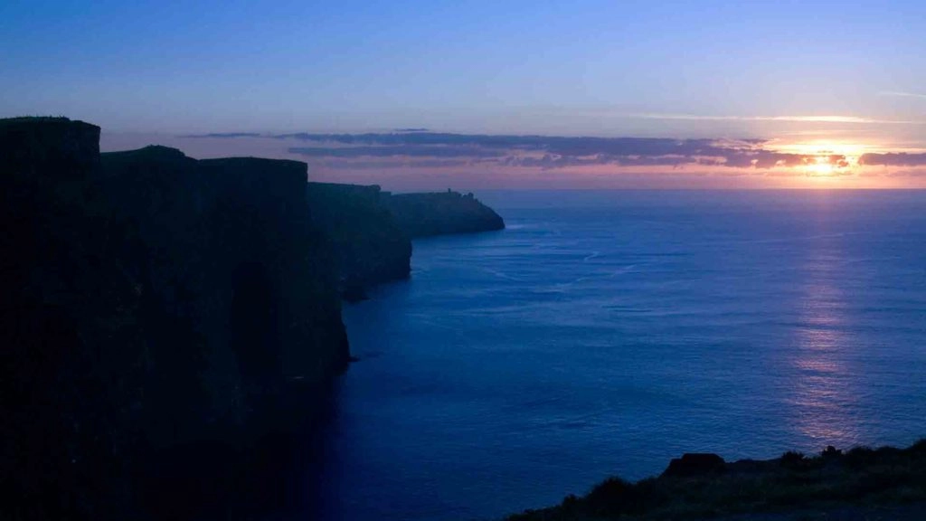 Cliffs of Moher sun set