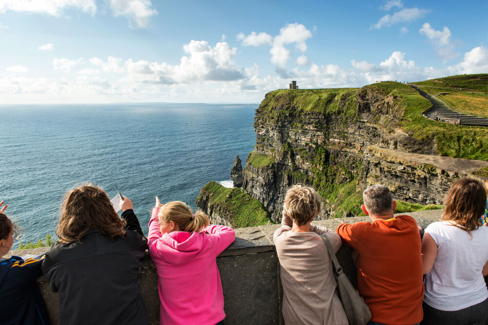 Shannon Springs Hotel_ Family at Cliffs of Moher