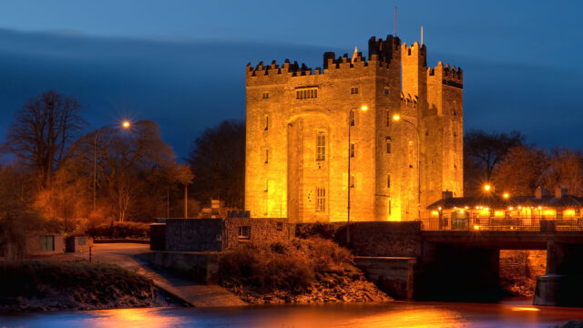 Bunratty-Castle-at-Night